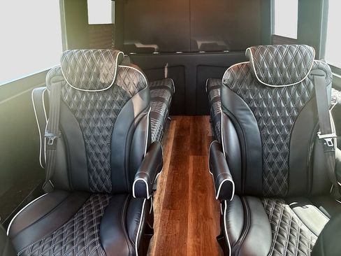 Used 2022 Mercedes-Benz Sprinter 2500 image 21