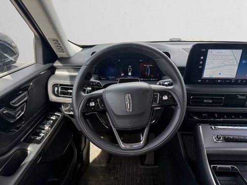 Used 2025 Lincoln Aviator AWD image 13