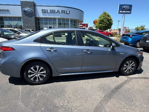 Used 2021 Toyota Corolla LE FWD image 3