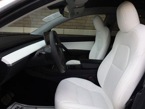 Used 2021 Tesla Model Y Long Range AWD/4WD image 14