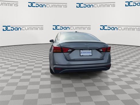 Used 2023 Nissan Altima 2.5 SV image 7