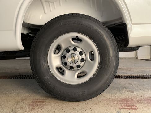 New 2025 Chevrolet Express 2500 image 7