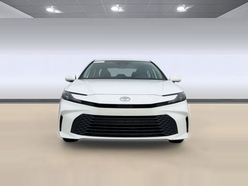 Used 2025 Toyota Camry LE image 6