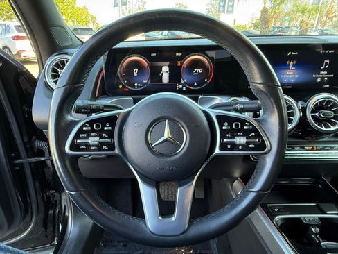 Used 2022 Mercedes-Benz GLB 250 4MATIC image 23