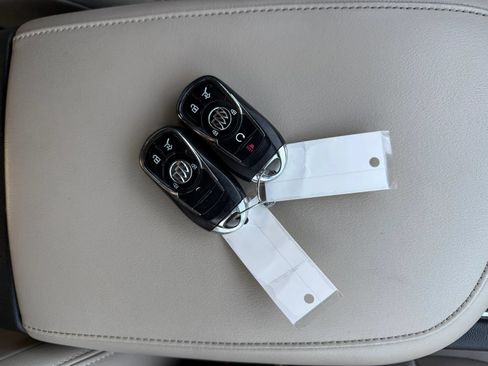 Used 2018 Buick Enclave Essence FWD image 14