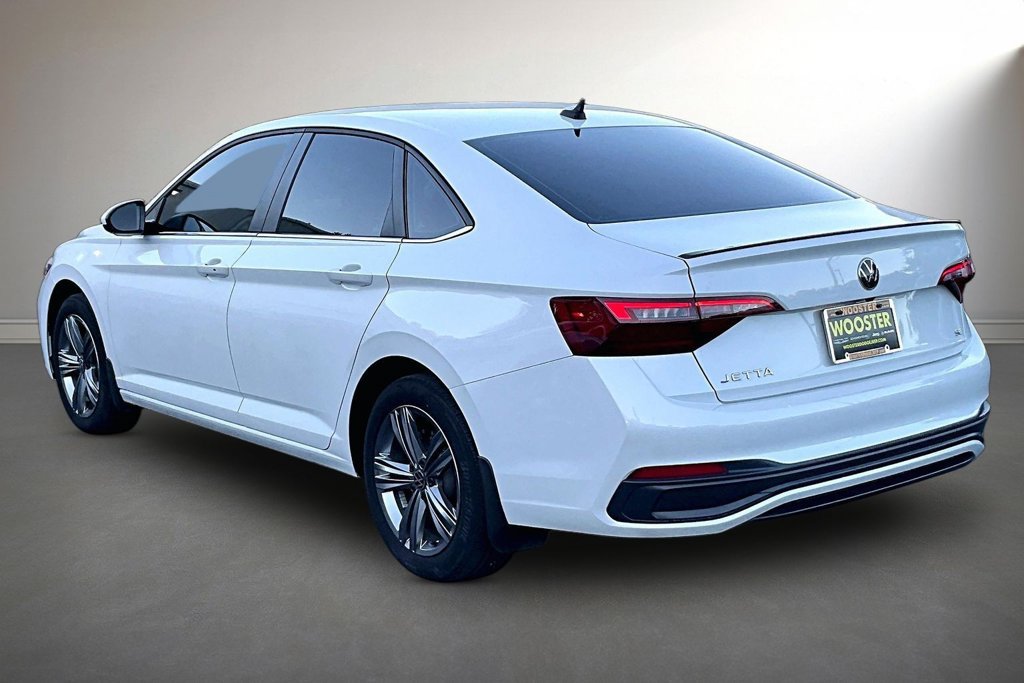 Used 2023 Volkswagen Jetta SE FWD image 4