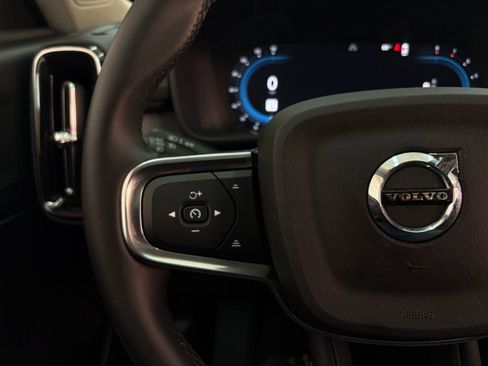 Used 2025 Volvo XC40 B5 Plus image 15