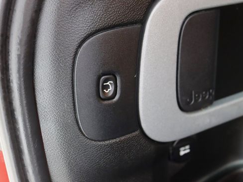 Used 2017 Jeep Cherokee High Altitude w/ Luxury Group image 36