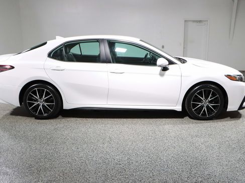 Used 2024 Toyota Camry SE w/ Blackout Package (TMS) image 6