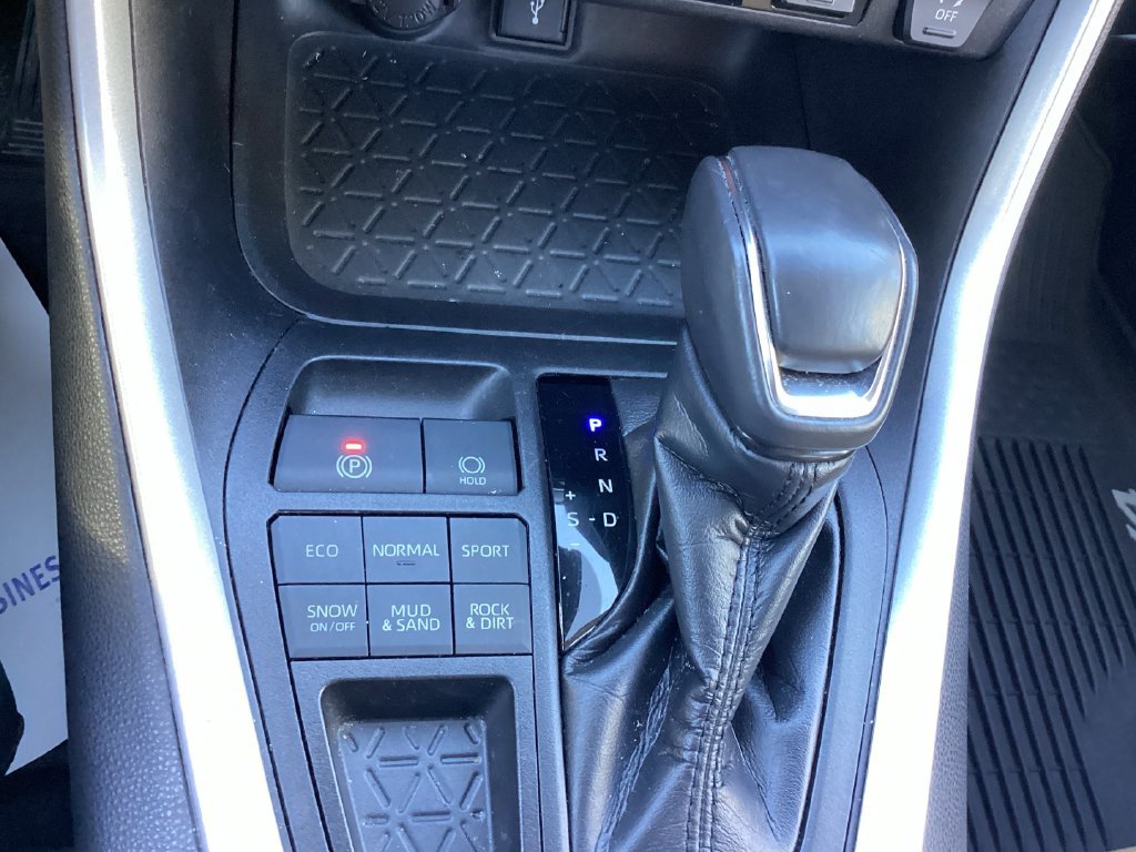 Used 2020 Toyota RAV4 XLE Premium AWD/4WD image 39