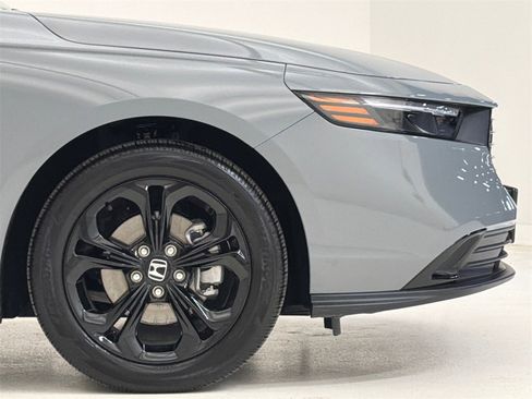 Certified 2025 Honda Accord SE image 5