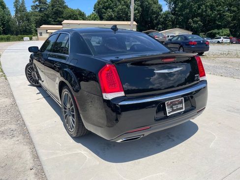 Used 2017 Chrysler 300 Limited RWD image 5