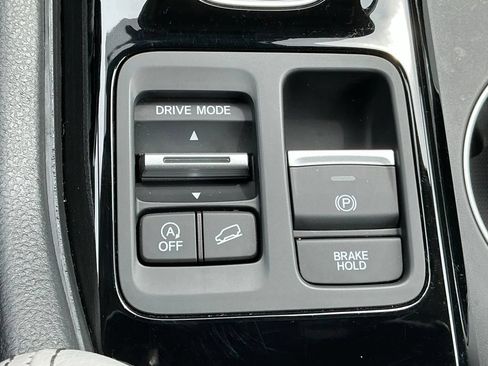 Used 2025 Honda Pilot Touring image 28