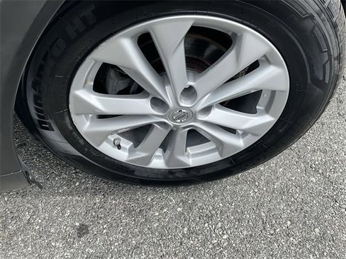 Used 2014 Nissan Rogue SV image 4