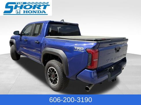 Used 2025 Toyota Tacoma TRD Off-Road AWD/4WD image 10