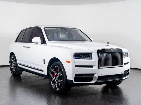 Used 2023 Rolls-Royce Cullinan Black Badge image 4