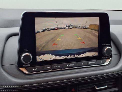 Used 2025 Nissan Rogue SV FWD image 11
