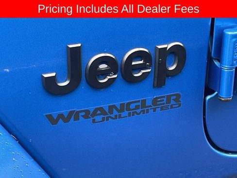 Used 2022 Jeep Wrangler Unlimited Sahara AWD/4WD image 3