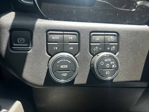 Used 2022 Chevrolet Silverado 1500 RST AWD/4WD image 14