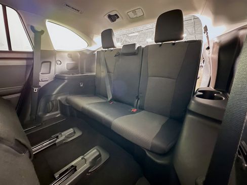 Used 2023 Toyota Highlander LE image 34