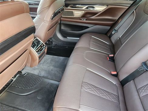 Used 2019 BMW 750i xDrive w/ Executive Package image 30