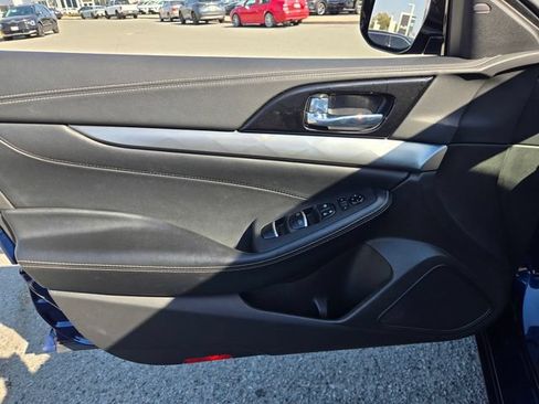 Used 2023 Nissan Maxima SV w/ Floor Mat Group FWD image 17