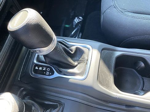 Used 2021 Jeep Gladiator Sport AWD/4WD image 18
