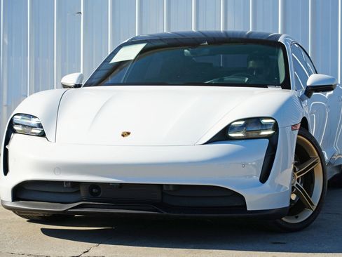 Used 2022 Porsche Taycan 4S image 3