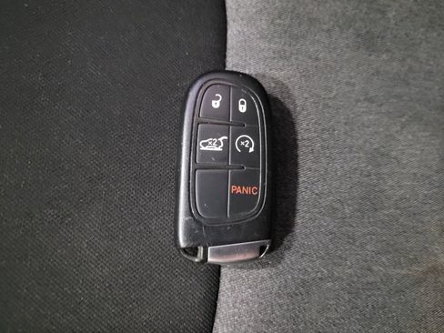 Used 2014 Jeep Cherokee Latitude w/ Comfort/Convenience Group AWD/4WD image 32