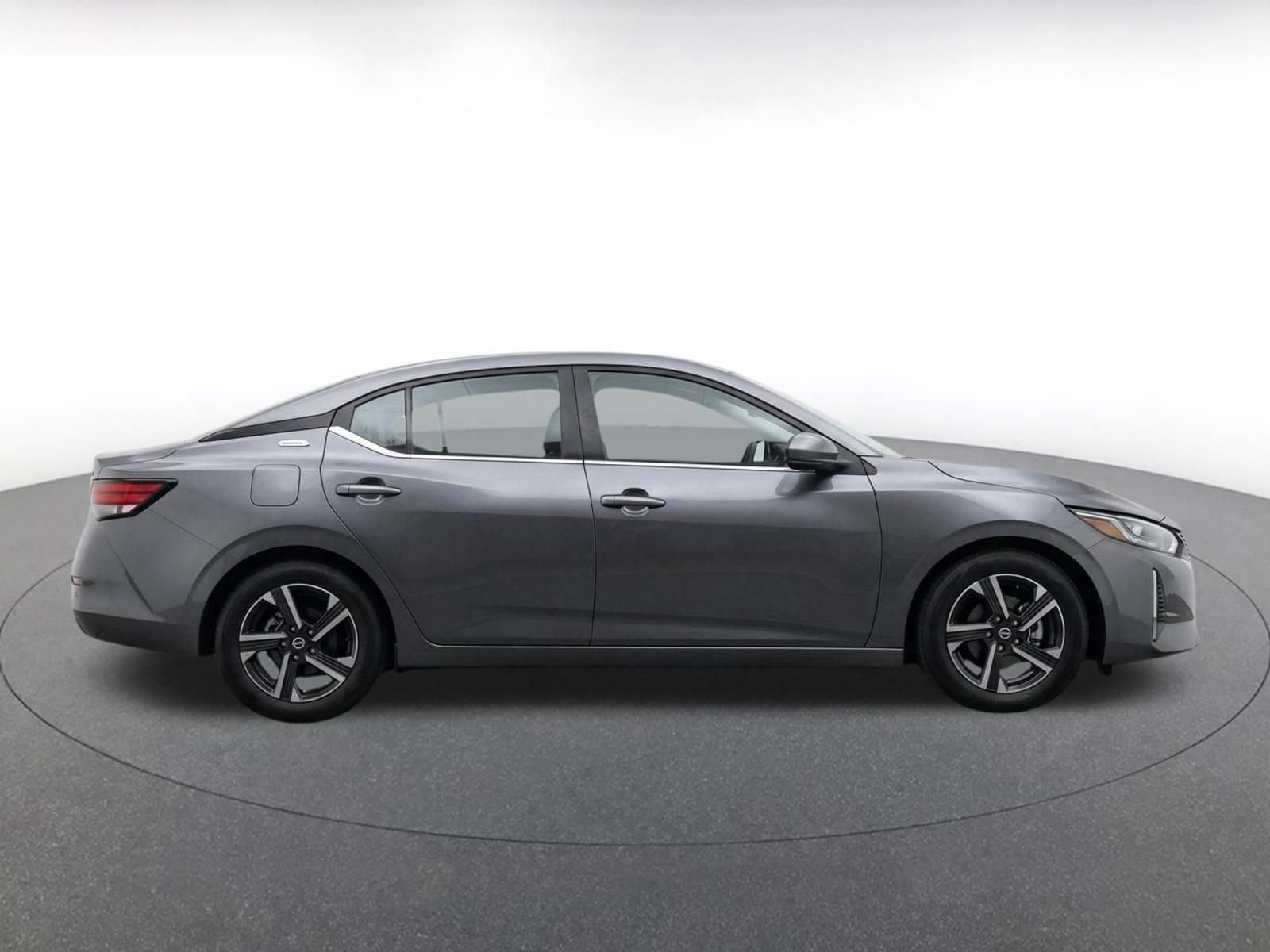 Used 2025 Nissan Sentra SV FWD image 9