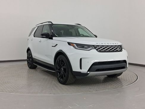 New 2025 Land Rover Discovery S image 7