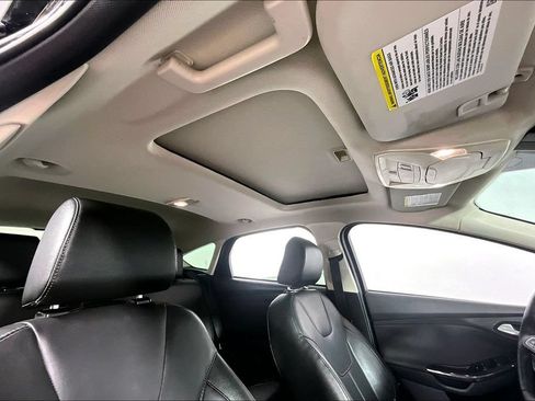 Used 2018 Ford Focus Titanium w/ Titanium Technology Package FWD image 22