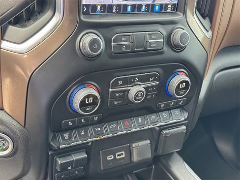Used 2022 Chevrolet Silverado 2500 High Country w/ LPO, Hitch Package image 23