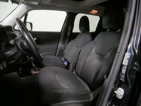 Used 2016 Jeep Renegade Latitude AWD/4WD image 12