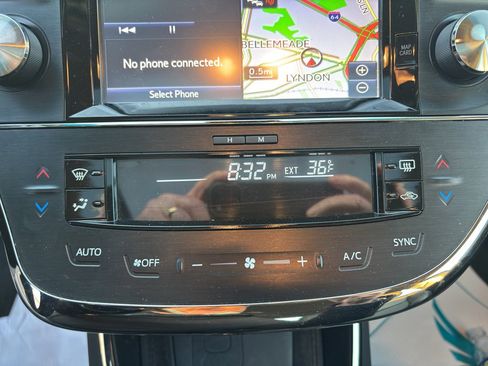 Used 2017 Toyota Avalon Touring image 9