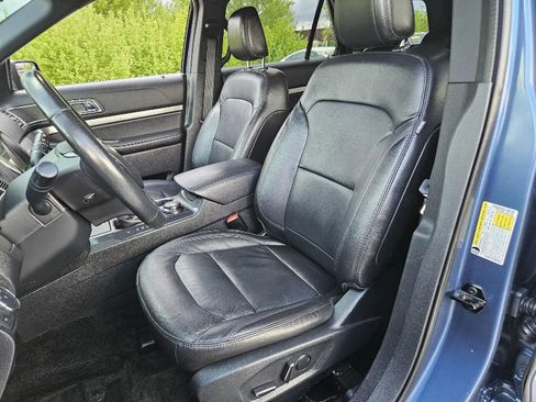 Used 2018 Ford Explorer XLT w/ Equipment Group 202A AWD/4WD image 12
