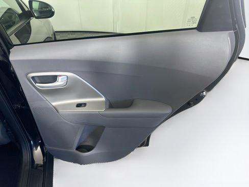 Used 2019 Kia Niro LX FWD image 27