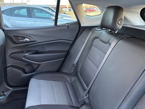 Used 2025 Chevrolet Trax LT w/ LT Convenience Package FWD image 38