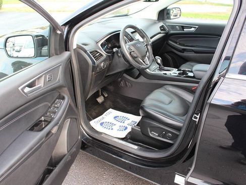 Used 2018 Ford Edge Titanium w/ Technology Package image 12