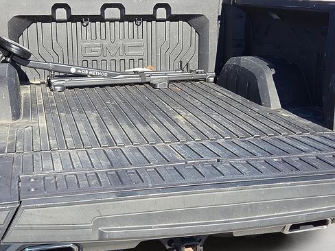 Used 2025 GMC Sierra 1500 Denali Ultimate image 9