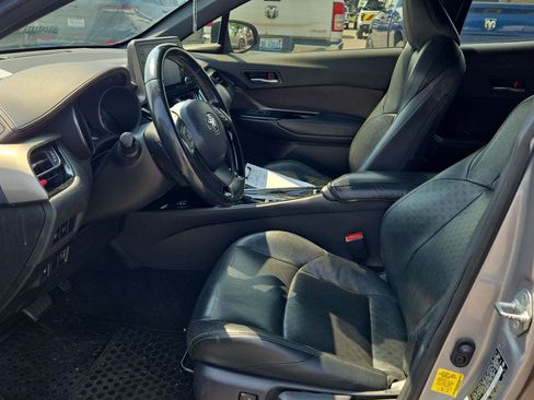 Used 2019 Toyota C-HR Limited FWD image 15