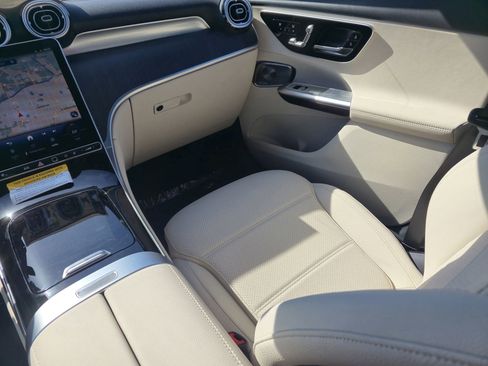 Used 2025 Mercedes-Benz GLC 300 4MATIC image 13