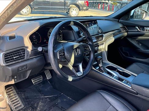 Used 2018 Honda Accord Sport image 13