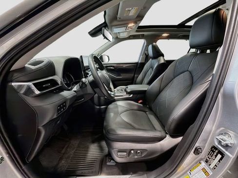 Certified 2022 Toyota Highlander Platinum AWD/4WD image 18
