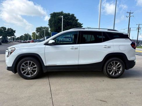 Used 2024 GMC Terrain SLT FWD image 8