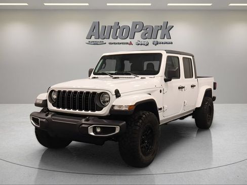 Used 2025 Jeep Gladiator Sport AWD/4WD image 7