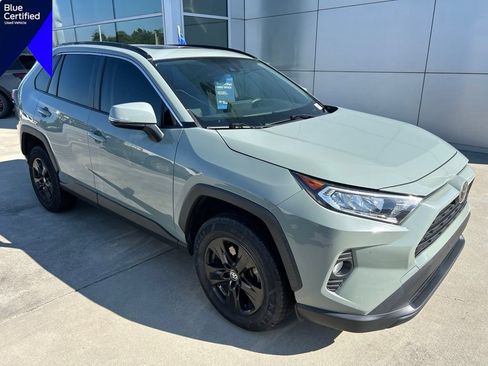 Used 2021 Toyota RAV4 XLE w/ Convenience Package FWD image 1