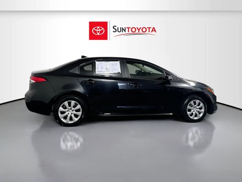 Used 2022 Toyota Corolla LE FWD image 2