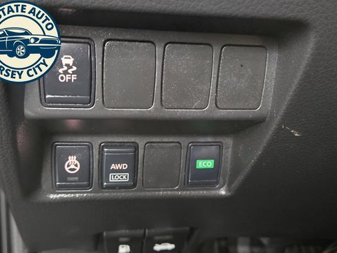 Used 2018 Nissan Rogue Sport SL AWD/4WD image 21