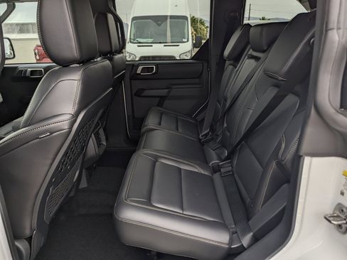 New 2026 Ford Bronco Badlands w/ Sasquatch Package AWD/4WD image 8